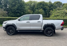 Toyota Hilux INVINCIBLE X 4WD 2.8 D-4D DCB AUTO 12