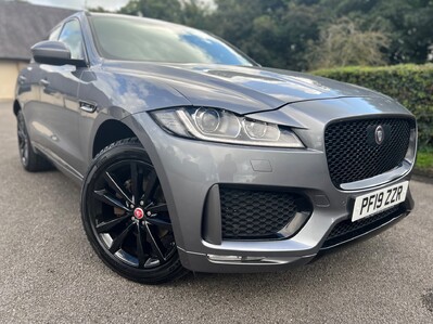 Jaguar F-Pace 2.0D CHEQUERED FLAG AWD AUTOMATIC