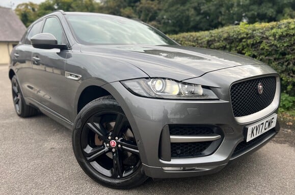 Jaguar F-Pace 2.0D R-SPORT AWD AUTO 1