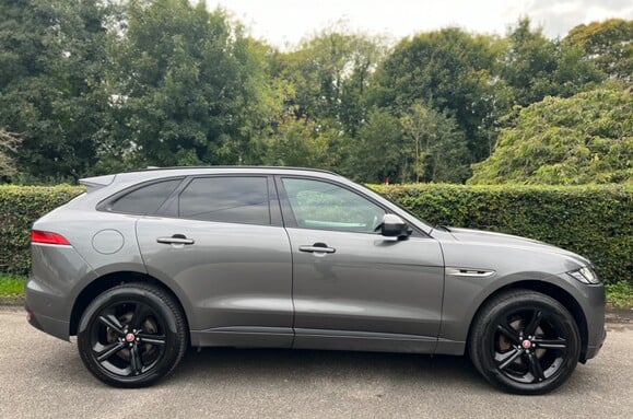 Jaguar F-Pace 2.0D R-SPORT AWD AUTO 5