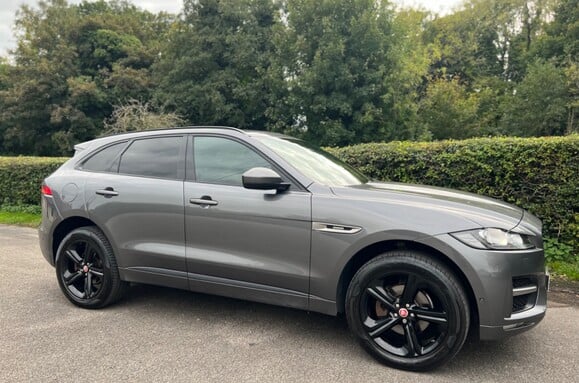 Jaguar F-Pace 2.0D R-SPORT AWD AUTO 6