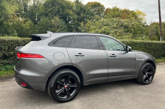 Jaguar F-Pace 2.0D R-SPORT AWD AUTO 7