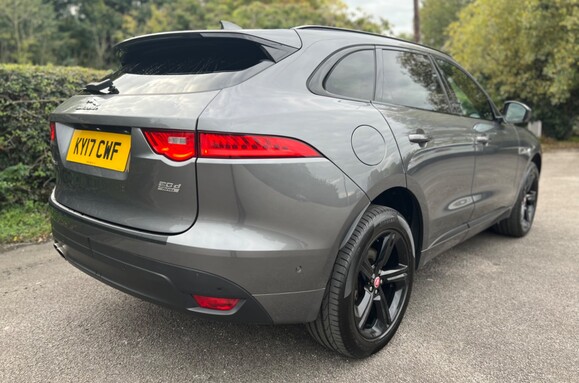 Jaguar F-Pace 2.0D R-SPORT AWD AUTO 8