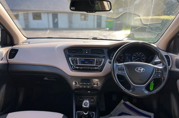 Hyundai i20 1.4 GDI PREMIUM 32