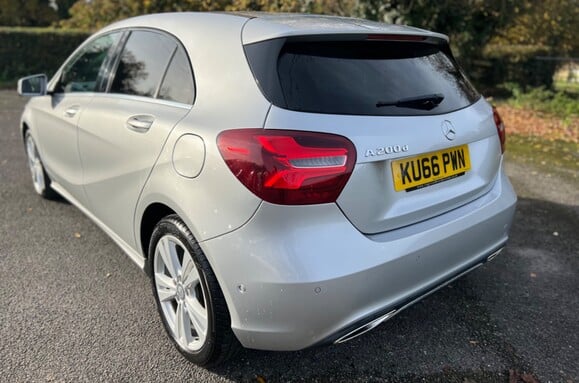 Mercedes-Benz A Class A 200 D SPORT PREMIUM AUTO 11