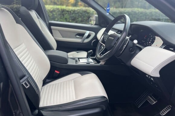 Land Rover Discovery Sport D200 R-DYNAMIC SE MHEV AUTO PAN ROOF 17