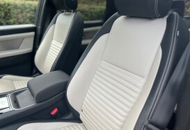 Land Rover Discovery Sport D200 R-DYNAMIC SE MHEV AUTO PAN ROOF 28