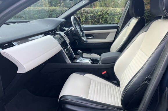 Land Rover Discovery Sport R-DYNAMIC SE MHEV AUTO 27