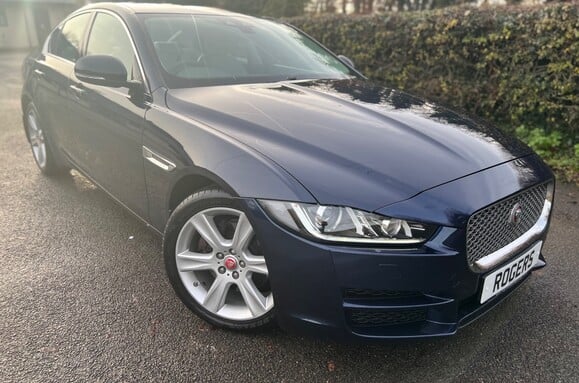 Jaguar XE 2.0D PORTFOLIO AUTO   1