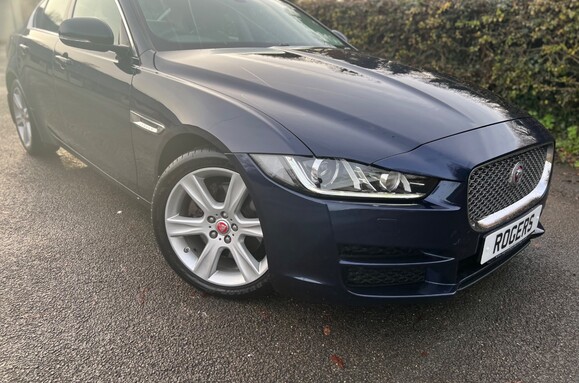 Jaguar XE 2.0D PORTFOLIO AUTO   2