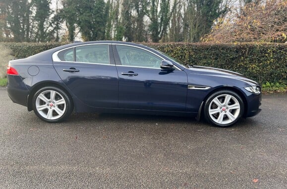 Jaguar XE 2.0D PORTFOLIO AUTO   7