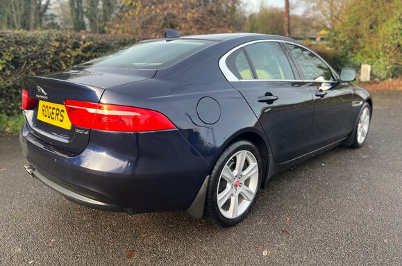 Jaguar XE 2.0D PORTFOLIO AUTO   8