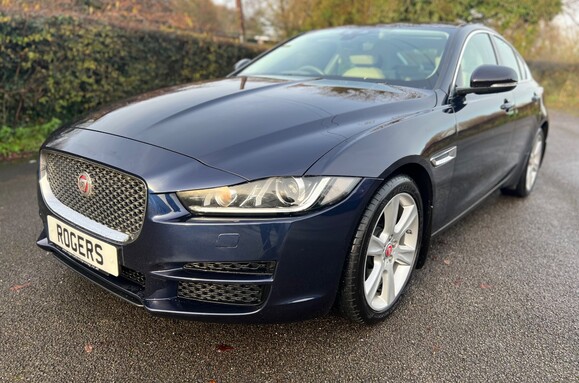 Jaguar XE 2.0D PORTFOLIO AUTO   10