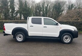 Toyota Hilux ACTIVE 4X4 2.5 D-4D DOUBLE CAB PICK UP 6