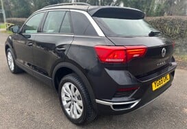 Volkswagen T-Roc SE 1.5 TSI EVO 11