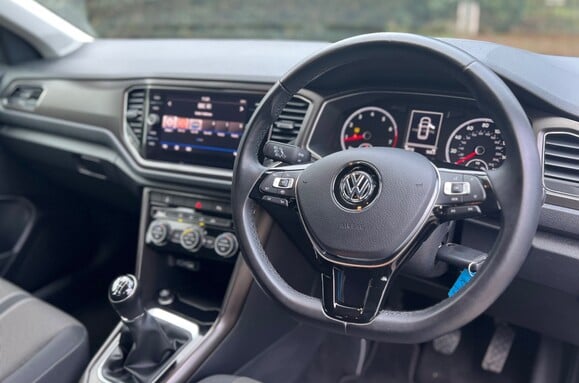 Volkswagen T-Roc SE 1.5 TSI EVO 16