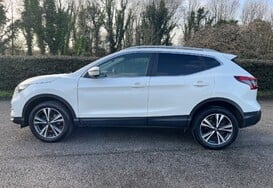 Nissan Qashqai DIG-T N-CONNECTA PAN ROOF 11