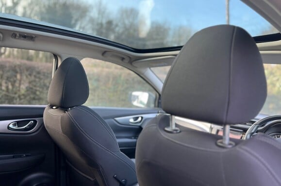 Nissan Qashqai DIG-T N-CONNECTA PAN ROOF 18