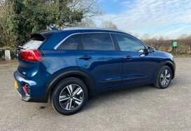 Kia Niro 1.6 GDi HYBRID 2 AUTO 8