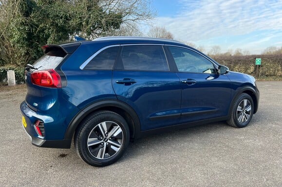 Kia Niro 1.6 GDi HYBRID 2 AUTO 8