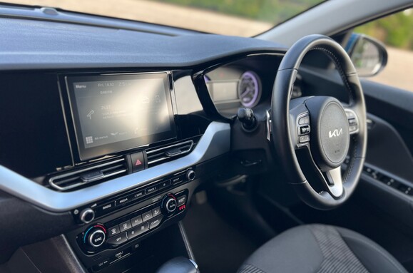 Kia Niro 1.6 GDi HYBRID 2 AUTO 28