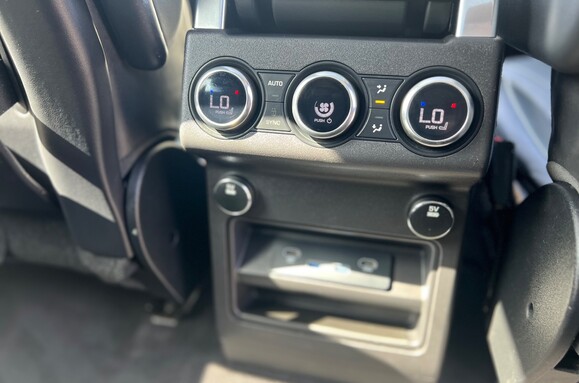 Land Rover Discovery 3.0 TD6 HSE LUXURY AUTO 17