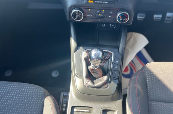 Ford Focus ST-LINE 34