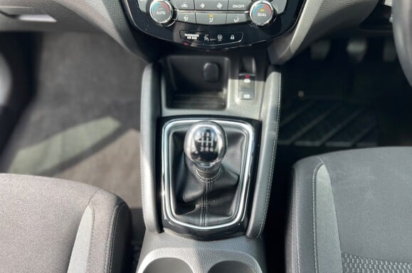 Nissan Qashqai 1.5 DCI ACENTA PREMIUM 31