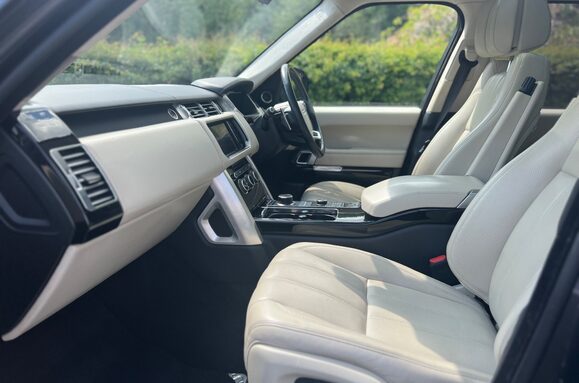Land Rover Range Rover 4.4 SDV8 AUTOBIOGRAPHY AUTO 25