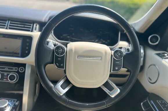 Land Rover Range Rover 4.4 SDV8 AUTOBIOGRAPHY AUTO 31