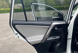 Toyota Rav 4  2.5 VVT-h Excel CVT 4WD Hybrid Auto 32