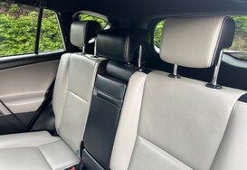 Toyota Rav 4  2.5 VVT-h Excel CVT 4WD Hybrid Auto 34