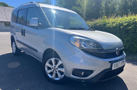 Fiat Doblo 1.6 D MULTIJET LOUNGE WHEELCHAIR ADAPTED WAV 4