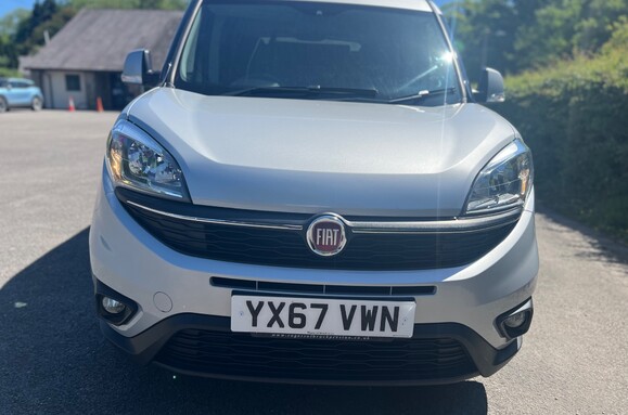 Fiat Doblo 1.6 D MULTIJET LOUNGE WHEELCHAIR ADAPTED WAV 6