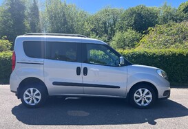 Fiat Doblo 1.6 D MULTIJET LOUNGE WHEELCHAIR ADAPTED WAV 8