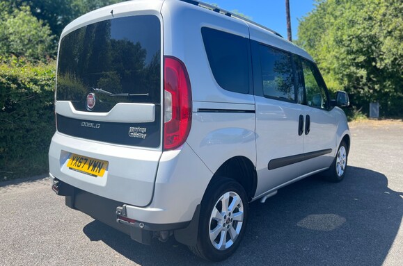 Fiat Doblo 1.6 D MULTIJET LOUNGE WHEELCHAIR ADAPTED WAV 9