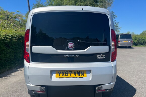 Fiat Doblo 1.6 D MULTIJET LOUNGE WHEELCHAIR ADAPTED WAV 10