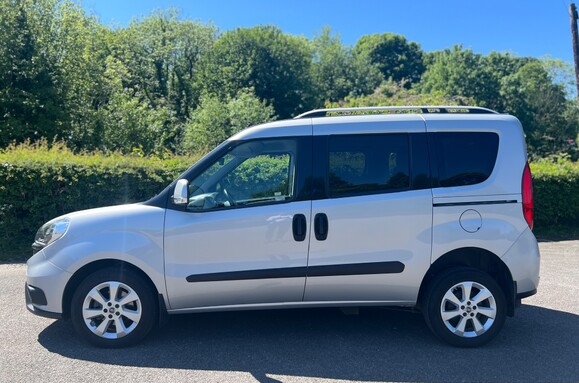 Fiat Doblo 1.6 D MULTIJET LOUNGE WHEELCHAIR ADAPTED WAV 13