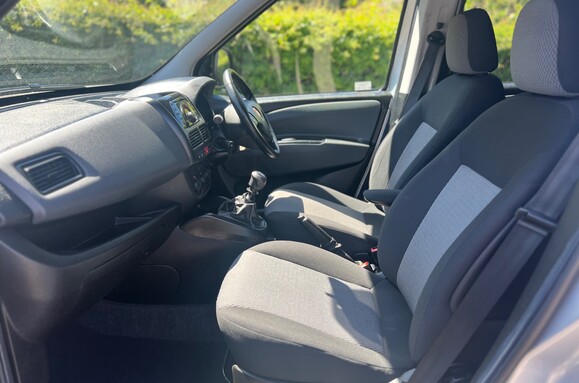 Fiat Doblo 1.6 D MULTIJET LOUNGE WHEELCHAIR ADAPTED WAV 25