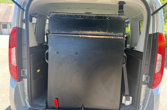 Fiat Doblo 1.6 D MULTIJET LOUNGE WHEELCHAIR ADAPTED WAV 32