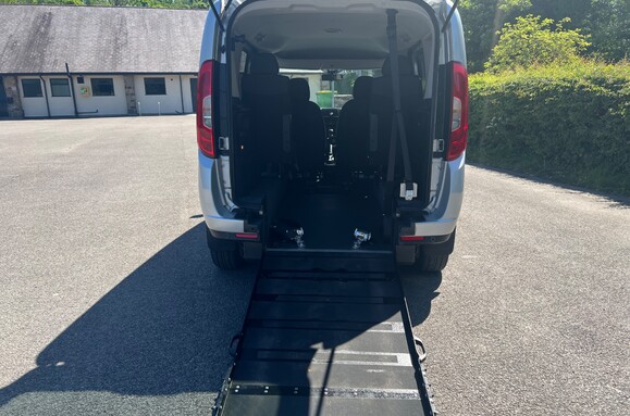 Fiat Doblo 1.6 D MULTIJET LOUNGE WHEELCHAIR ADAPTED WAV 1