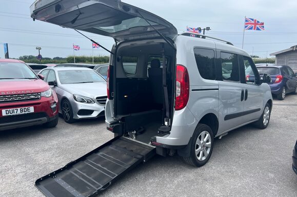 Fiat Doblo 1.6 D MULTIJET LOUNGE WHEELCHAIR ADAPTED WAV 42