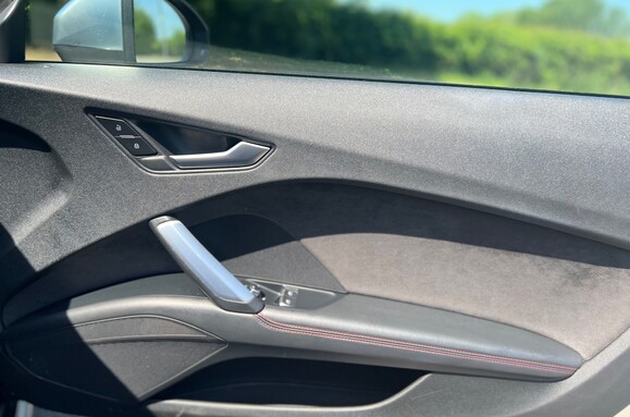 Audi TT TTS 2.0 TFSI QUATTRO AUTO 18