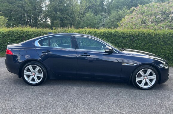 Jaguar XE 2.0D PORTFOLIO AUTOMATIC 6