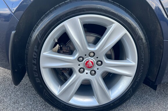 Jaguar XE 2.0D PORTFOLIO AUTOMATIC 9