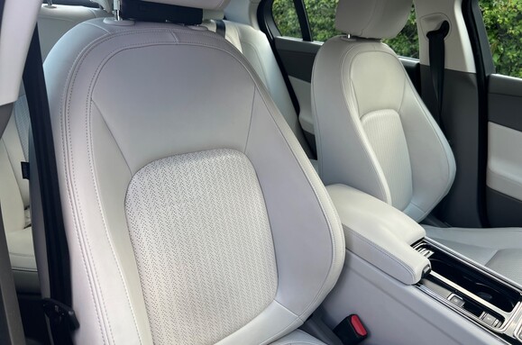 Jaguar XE 2.0D PORTFOLIO AUTOMATIC 15