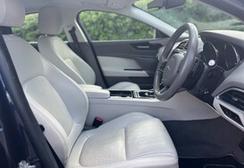 Jaguar XE 2.0D PORTFOLIO AUTOMATIC 16