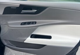 Jaguar XE 2.0D PORTFOLIO AUTOMATIC 18