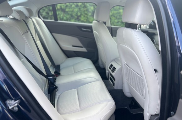 Jaguar XE 2.0D PORTFOLIO AUTOMATIC 21