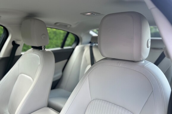 Jaguar XE 2.0D PORTFOLIO AUTOMATIC 23